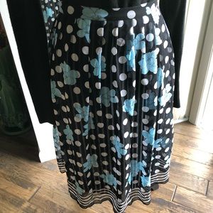 Vintage Polka dot flower pleated  100% crepe silk knee length skirt 50s vibe